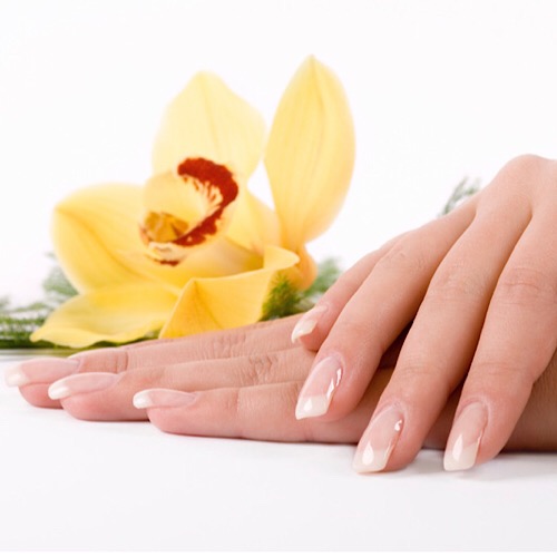 LUXE NAILS AND SPA - manicure